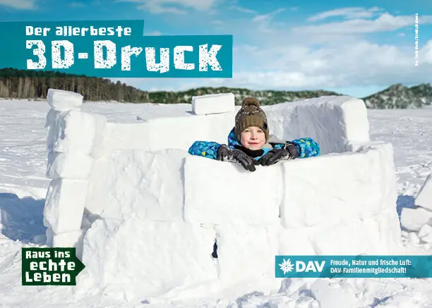 Foto aus der Kampagne des DAV: Raus ins echte Leben: zu sehen ein Kind im Iglu | © Panther Media / Nalaliia Makarova