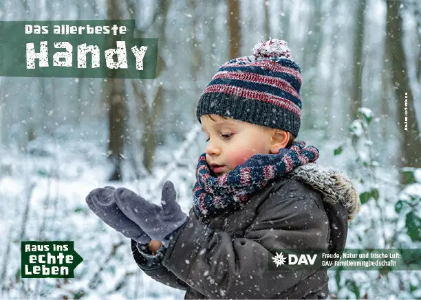 Foto aus der Kampagne des DAV: Raus ins echte Leben: zu sehen ein Kind mit Handschuhen | © Anna / Adobe Stock